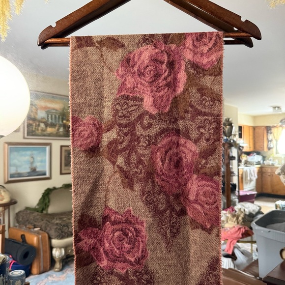 Preston & York Moody Pink & Brown Floral Scarf made in Germany 100% Acrylic - Picture 2 of 6